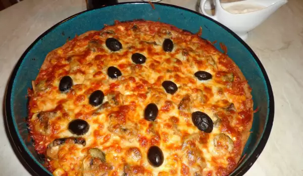 Пица с маслини, гъби и кисели краставички
