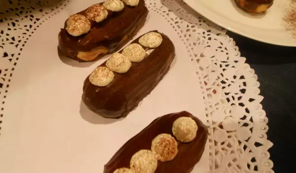 Френски еклери с крем кафе и декорация от маскарпоне