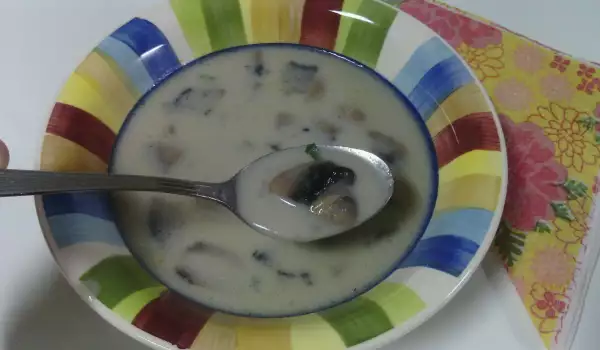 Гъбена супа с картофи и сметана