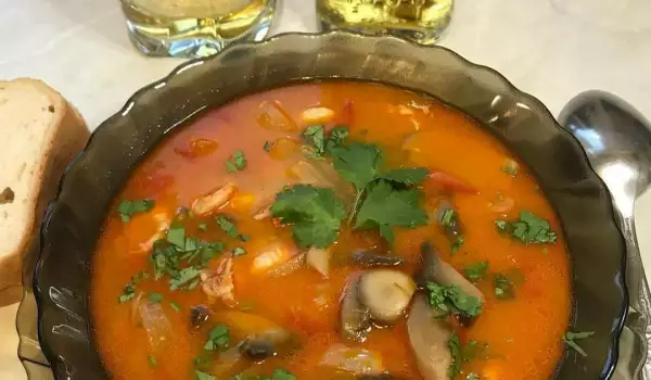 Лесна гъбена супа с печени чушки