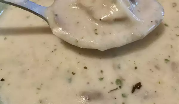 Вкусна и богата гъбена супа