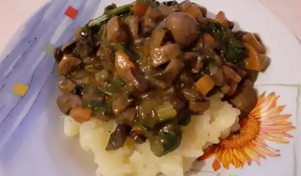 Гъби Бургиньон с пюре от карфиол и картофи