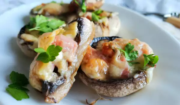 Печурки с бекон и синьо сирене