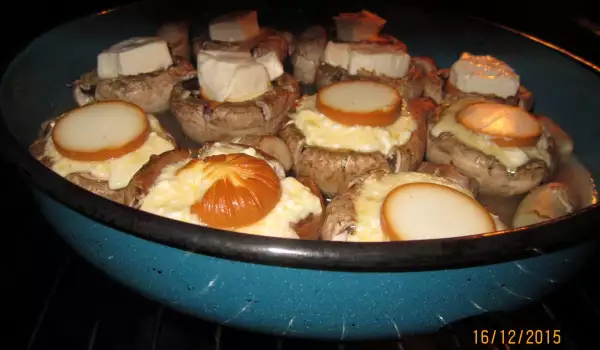 Гъби с яйце и сирене