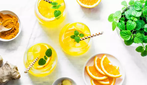 Тонус лимонада с джинджифил, мед и ябълка