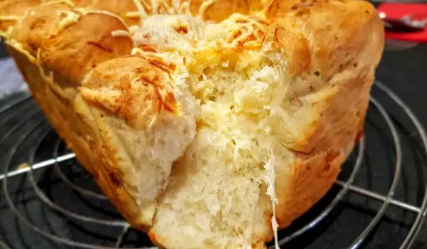 Кашкавален хляб (Golden cheese bread)