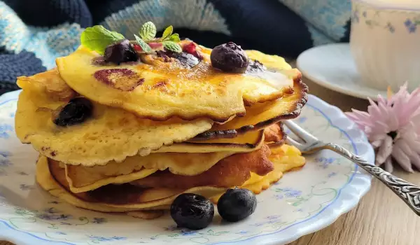 Царевични палачинки с боровинки