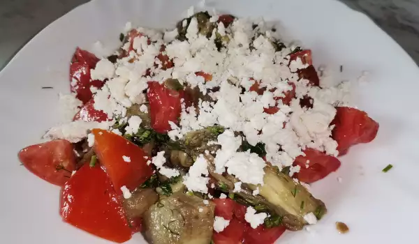 Гръцка салата с патладжан и домати