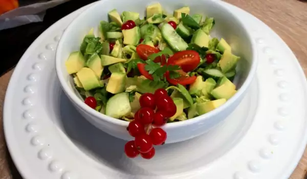 Зелена салата с авокадо Сюрприз