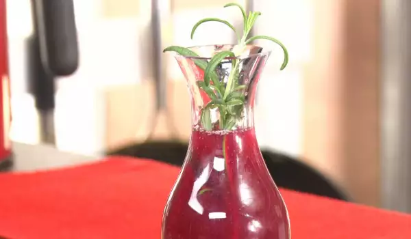 Домашен сок от грозде с розмарин