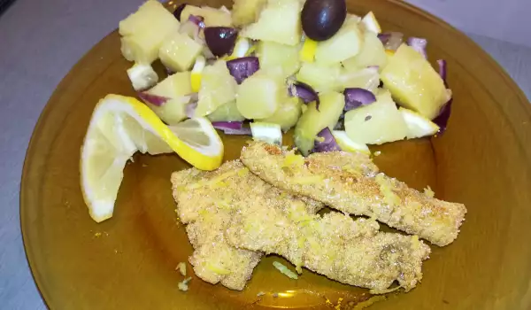 Хек с царевична панировка и картофена салата