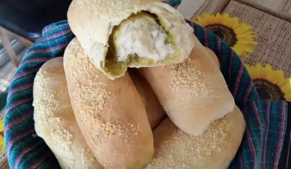 Хлебчета с песто и пармезан