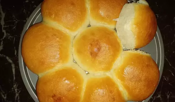 Ароматни хлебчета с мая
