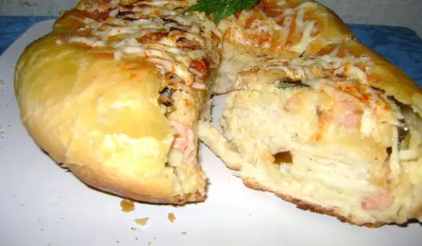 Хлебен пай с картофи и бекон в мултикукър