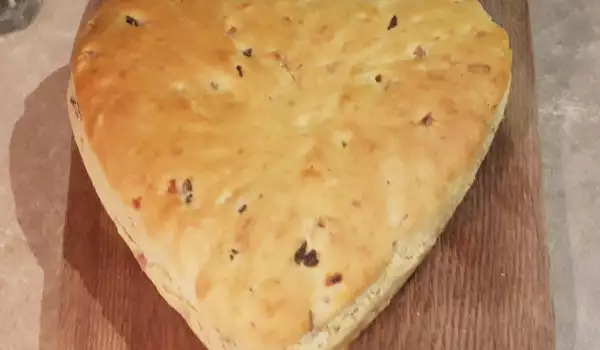 Хляб с бекон, маслини и сирене
