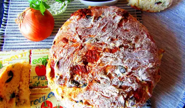 Пълнен хляб с маслинова салата