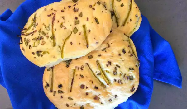 Домашен хляб с люти чушки и зелен лук