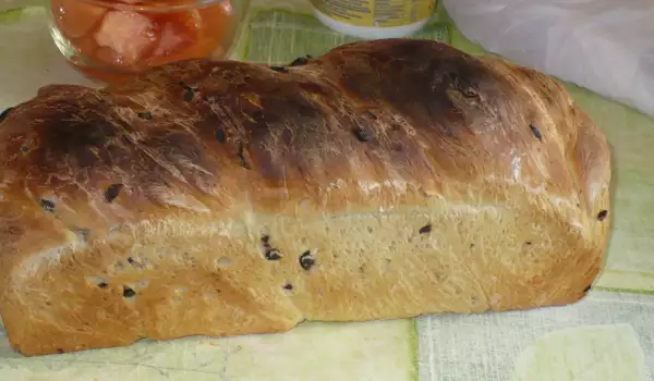 Хляб с черни маслини