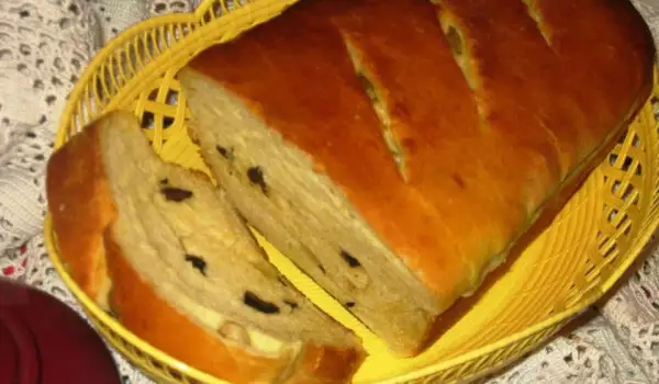 Хляб с куркума и маслини