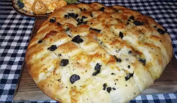 Ароматен хляб с моцарела и маслини
