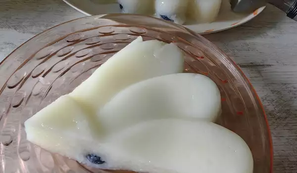 Желирано кисело мляко с боровинки