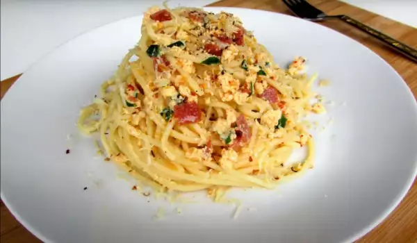 Карбонара със спагети и чушки
