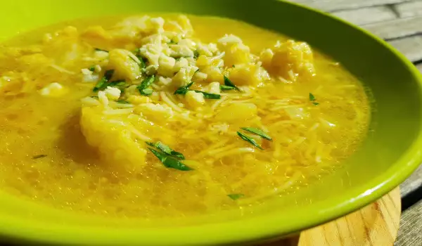 Лесна и вкусна карфиолена супа