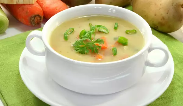 Картофена супа със заквасена сметана
