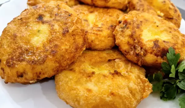 Картофени кюфтета с пиле и извара