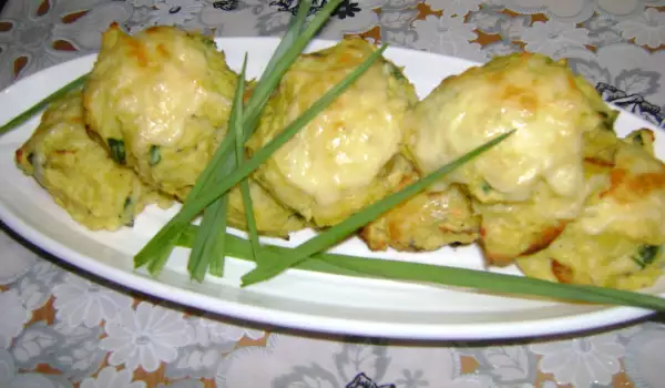 Картофени кюфтета с шунка и топено сирене на фурна