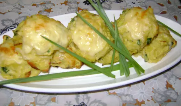 Картофени кюфтета с шунка и топено сирене на фурна