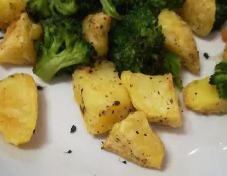 Картофи с броколи на фурна