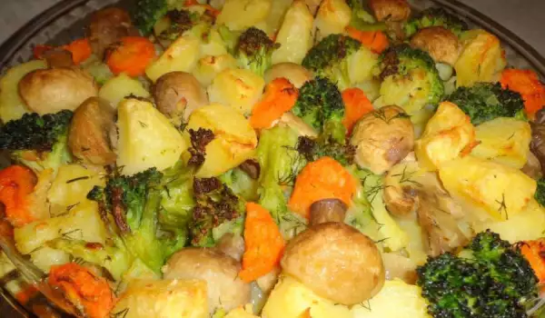 Картофи, гъби и броколи, запечени на фурна