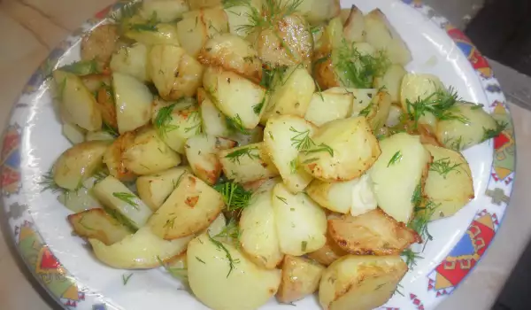Пресни картофи соте с чесън и копър