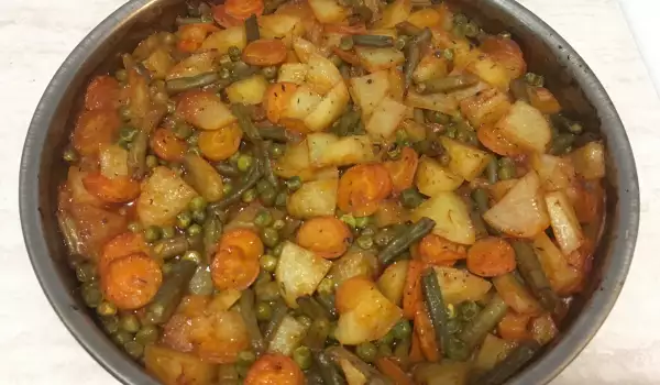 Картофи с грах и зелен боб на фурна