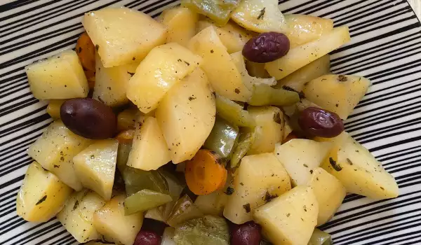 Задушени картофи с маслини по гръцки