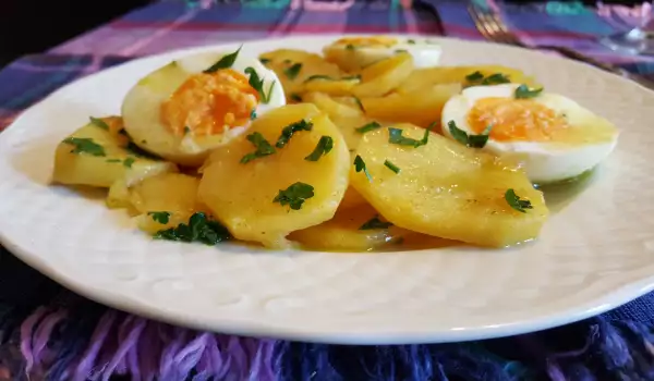 Картофи с варени яйца