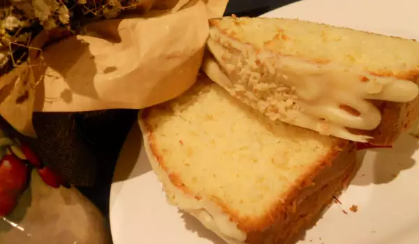 Маслен сметанов кейк с глазура от бял шоколад