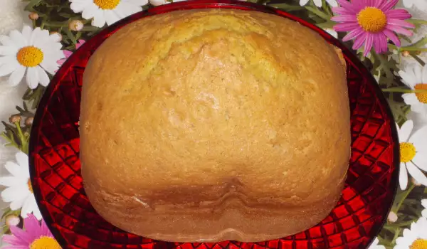 Разкошен кекс със стафиди в хлебопекарна