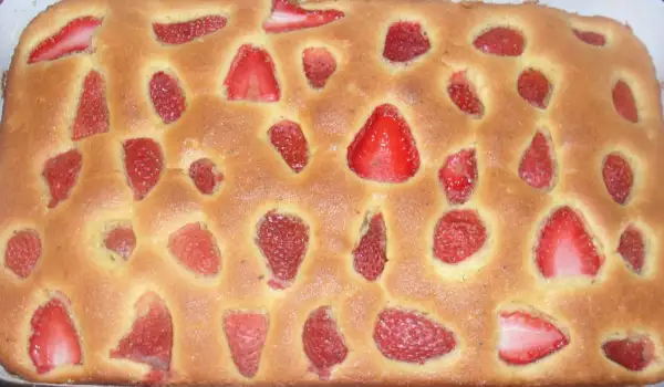 Кекс, покрит с ягоди
