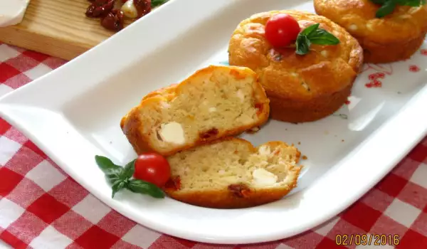 Солени кексчета със сушени домати и сирене