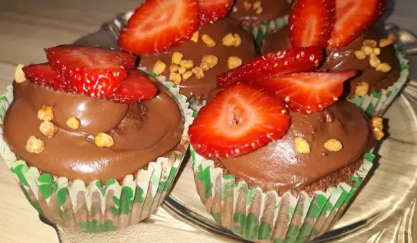Кексчета с шоколадова глазура и ягоди