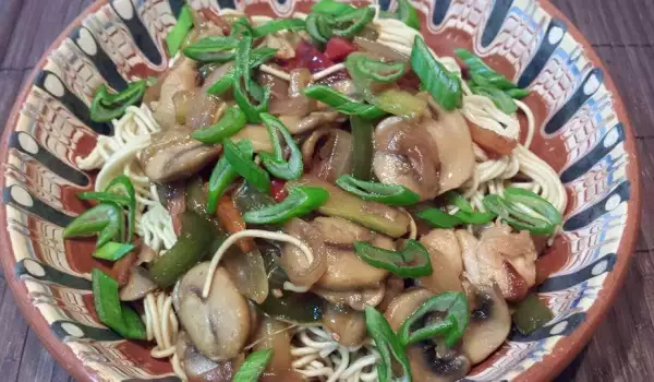 Спагети по китайски с пилешко и зеленчуци