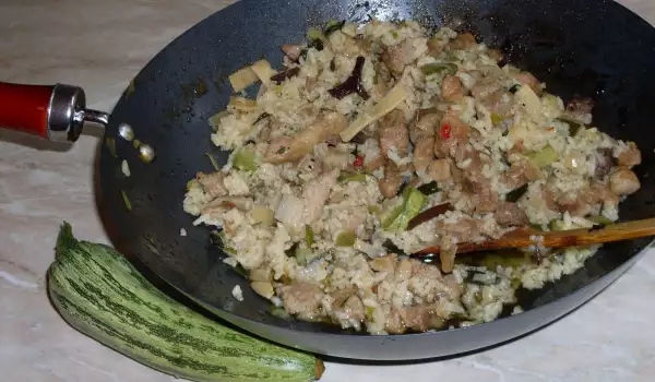 Свинско с ориз и тиквички по китайски