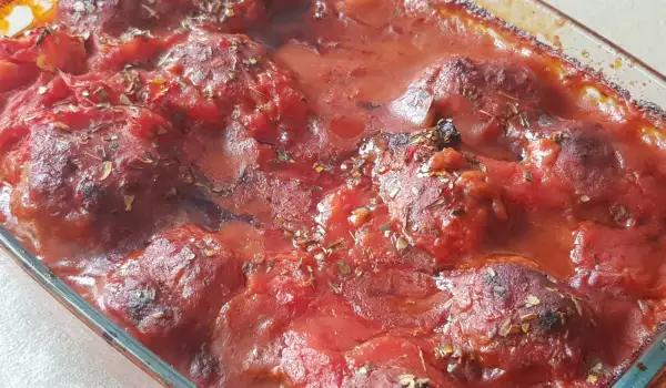 Сръбски кюфтета с доматен сос на фурна