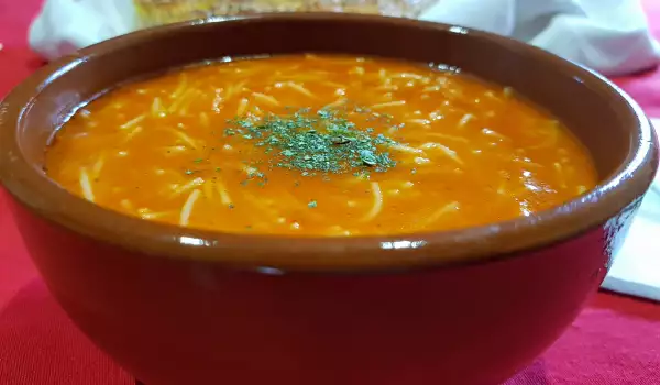 Постна доматена супа с фиде и чесън