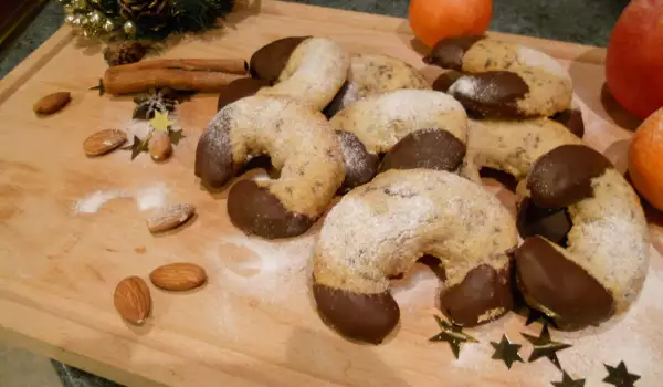 Коледни лешникови бисквити