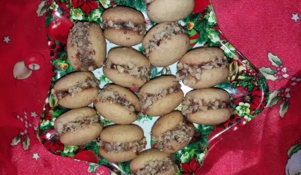 Коледни слепени меденки с орехи
