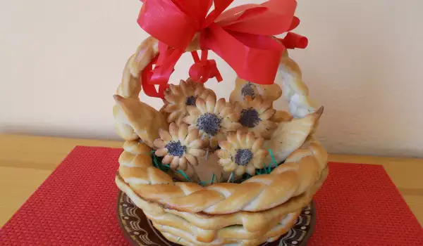 Кошничка с цветя от тесто за Цветница