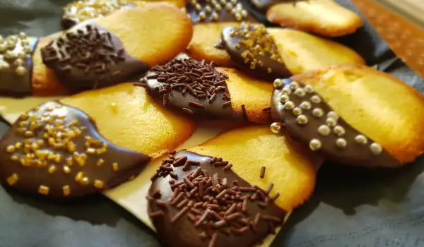Бисквитки тип Котешко езиче с шоколад